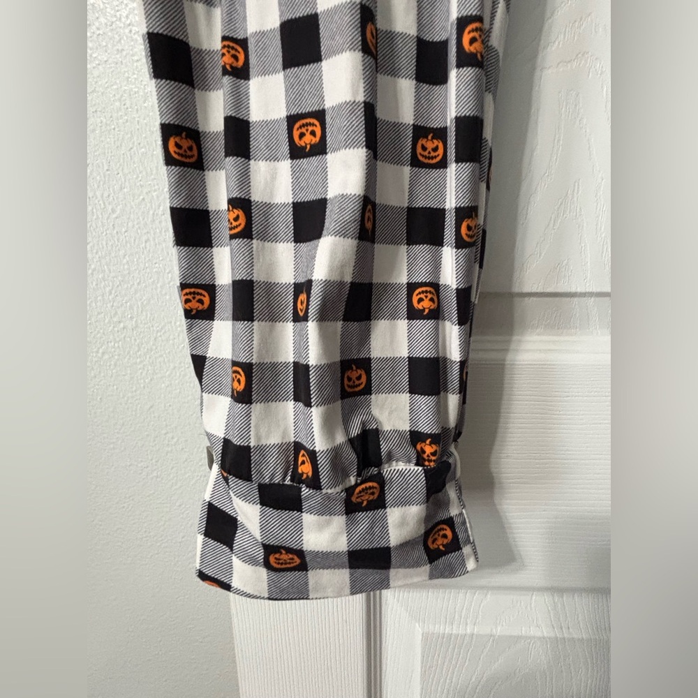 This Girl Loves Halloween 2 Pc Set  Pajamas Plus Size 2X Sleepwear Pumpkins - Picture 7 of 10